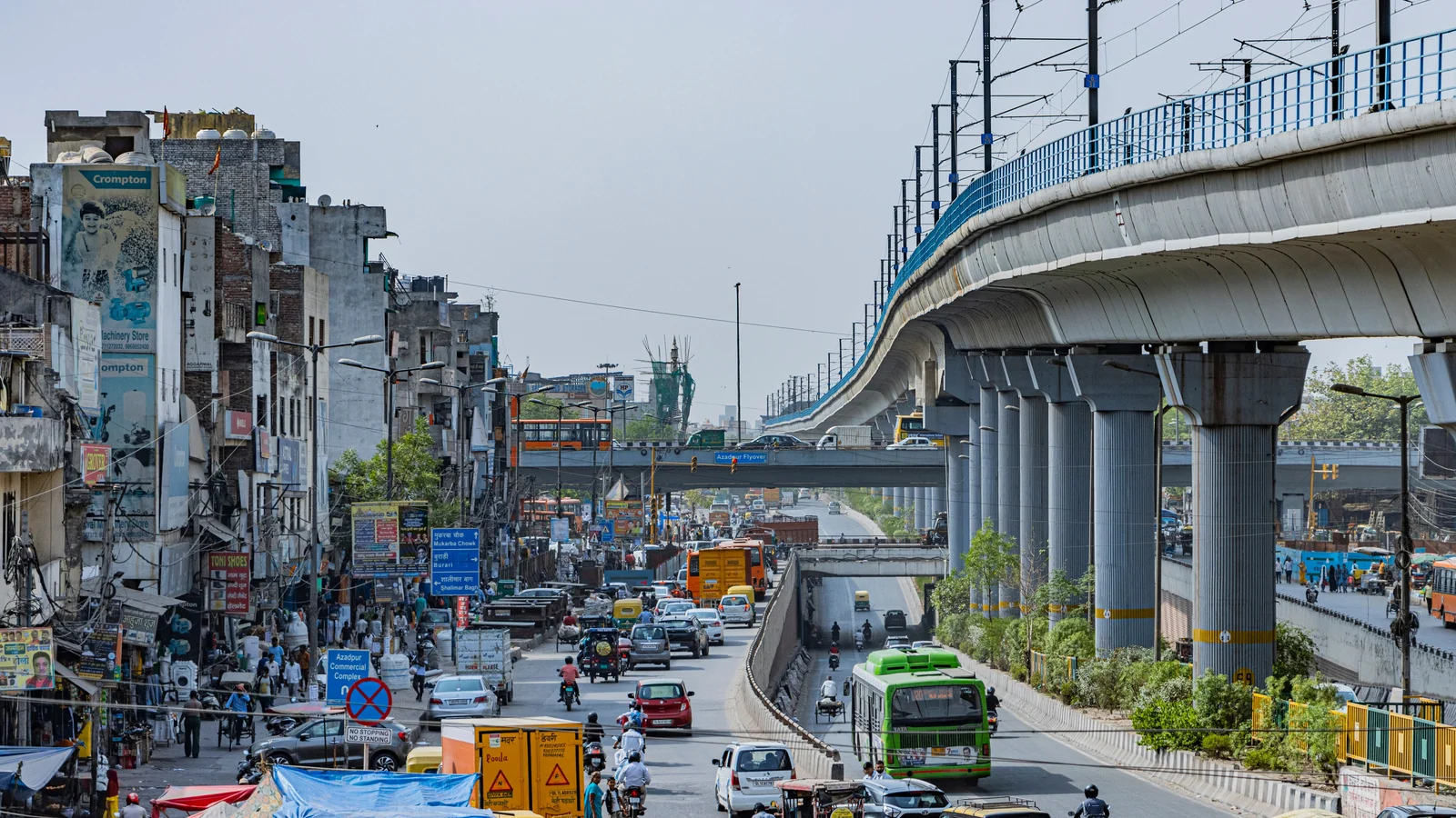 Local train and transport links serving Ajit Nagar Gate, Agra