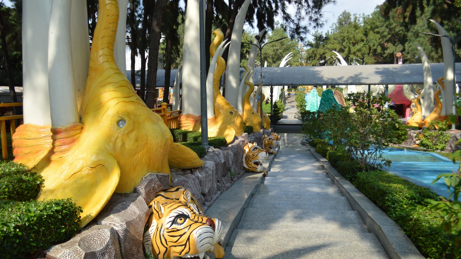 Neighbourhood park in Mall Mandi, Amritsar