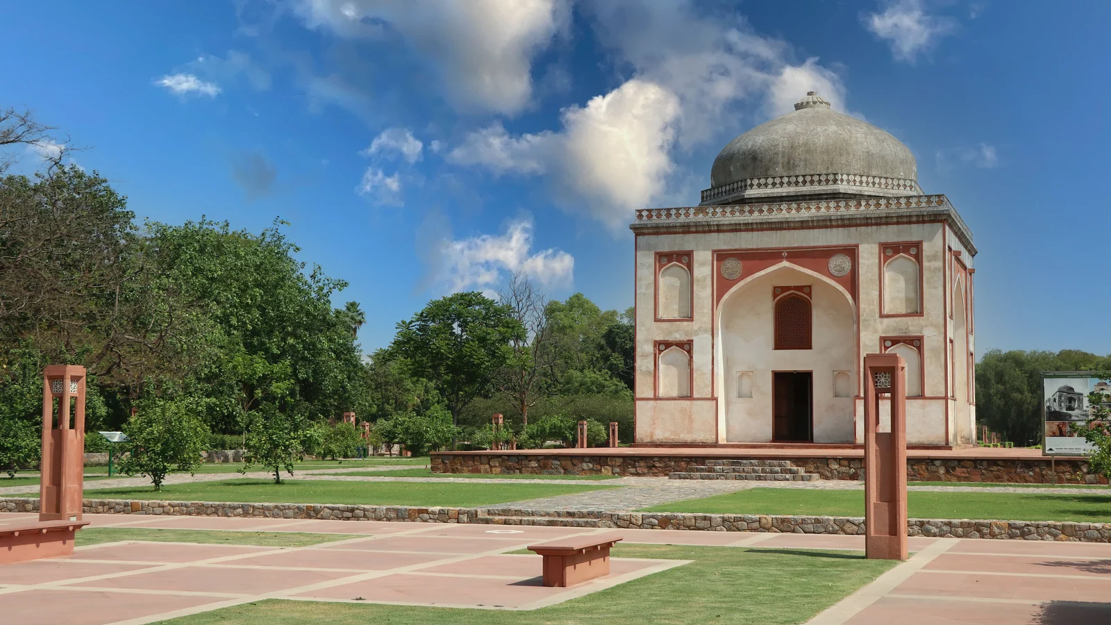 Neighbourhood park in Janakpuri, Delhi