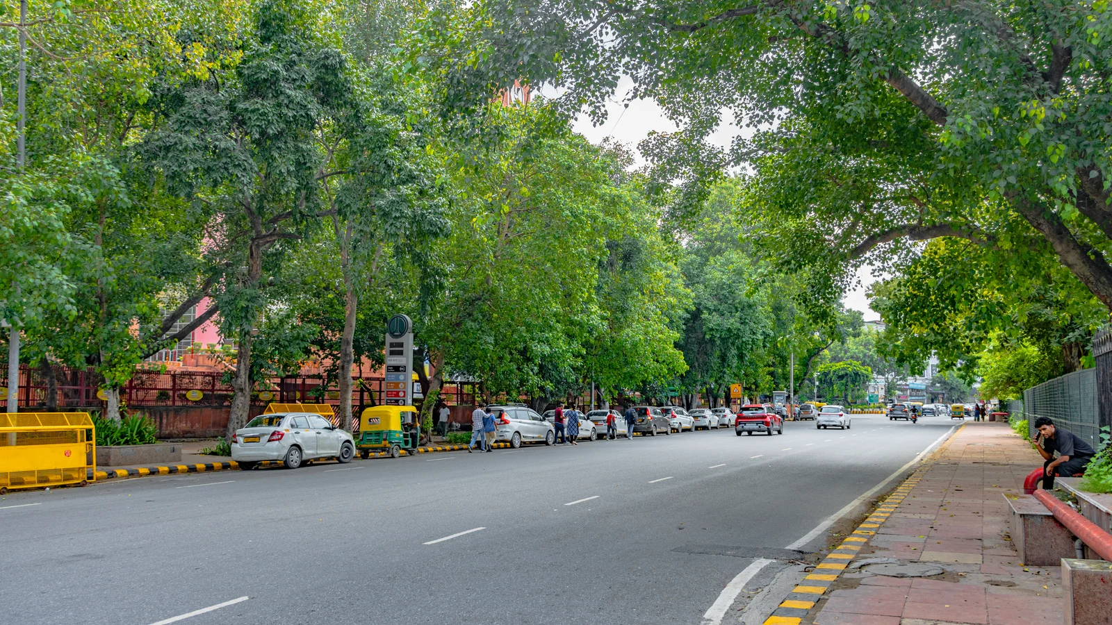 Local train and transport links serving Sector 15, Gurugram