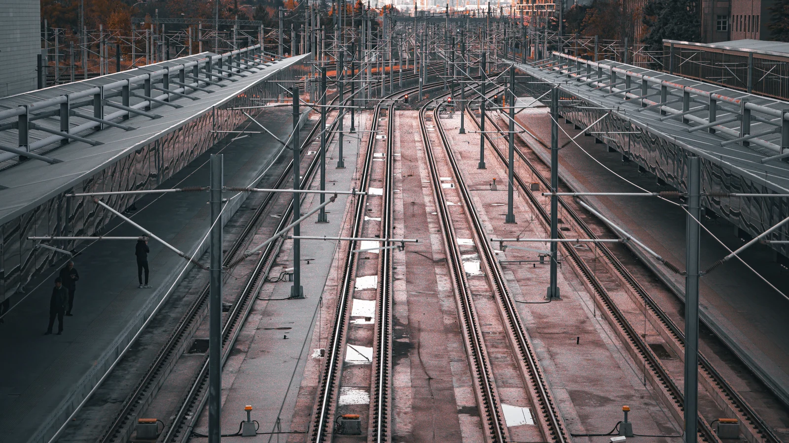Local train and transport links serving Sector 22, Gurugram