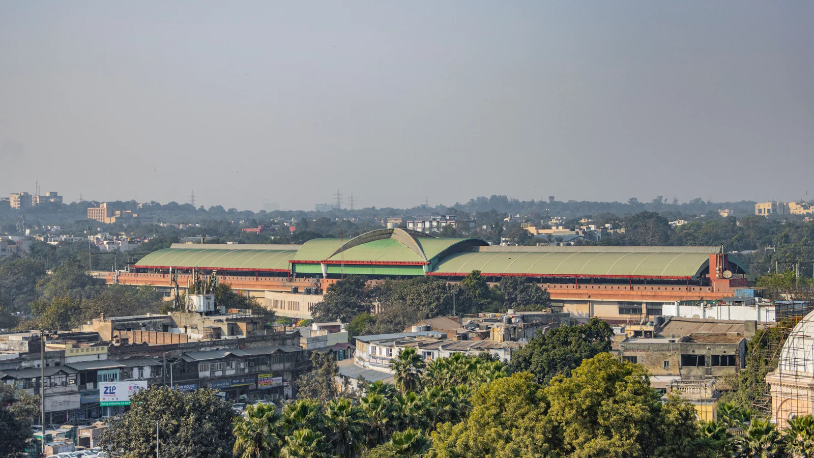Local train and transport links serving Pinto Park, Gwalior