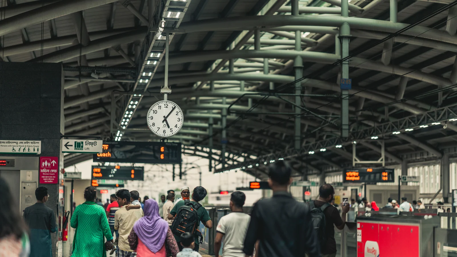 Local train and transport links serving Mukherji Nagar, Indore