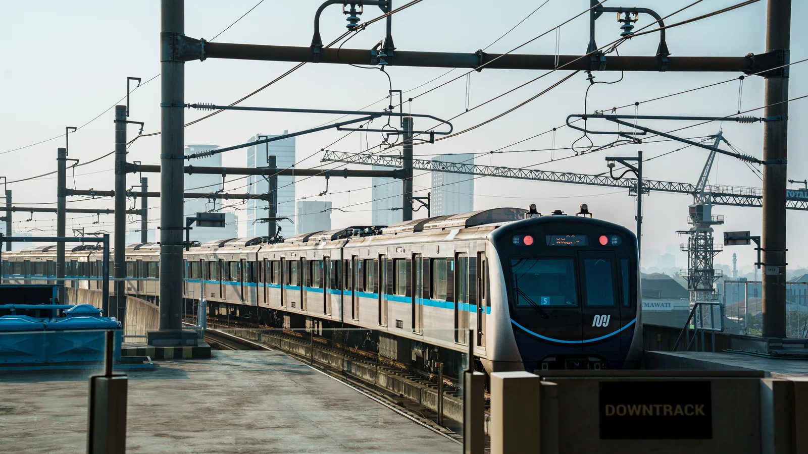 Local train and transport links serving Nyay Nagar, Indore