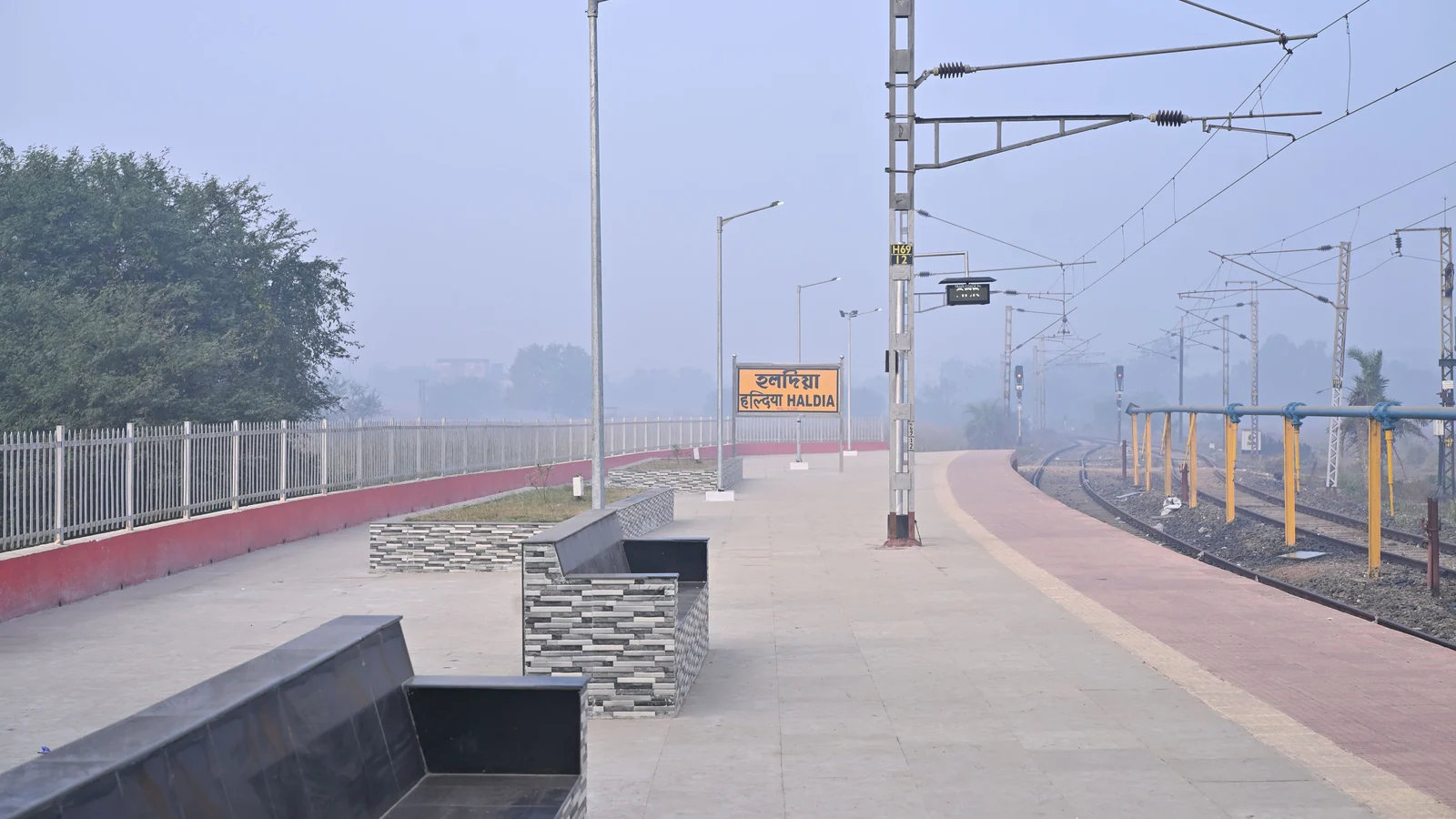 Local train and transport links serving Gada, Jabalpur