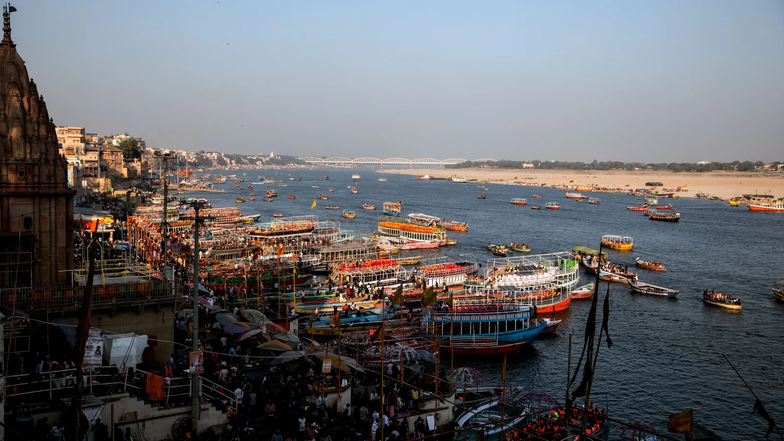 Local train and transport links serving Dhori Ghat, Kanpur