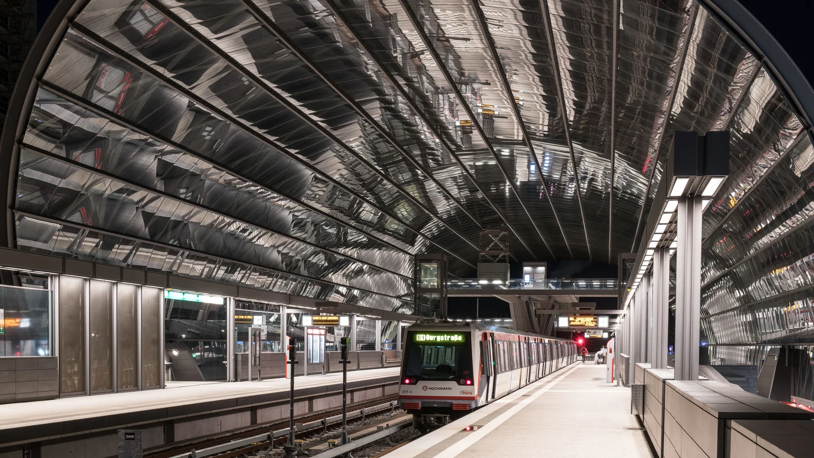 Local train and transport links serving Bhavani Chowk, Kolhapur