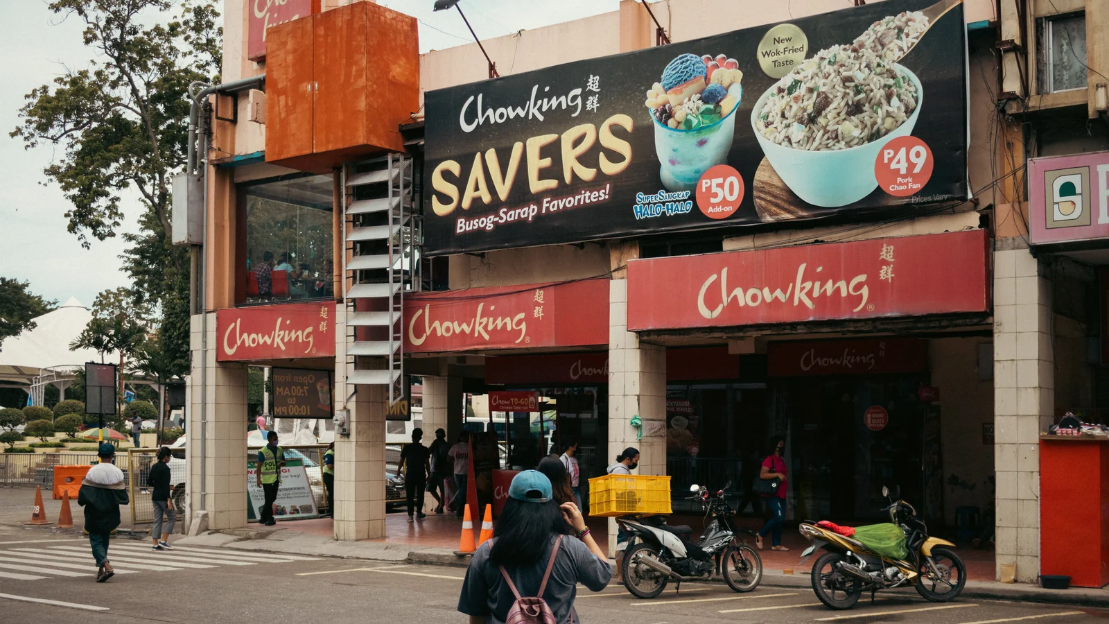 Street food and dining in Shree Shahu Chowk, Kolhapur