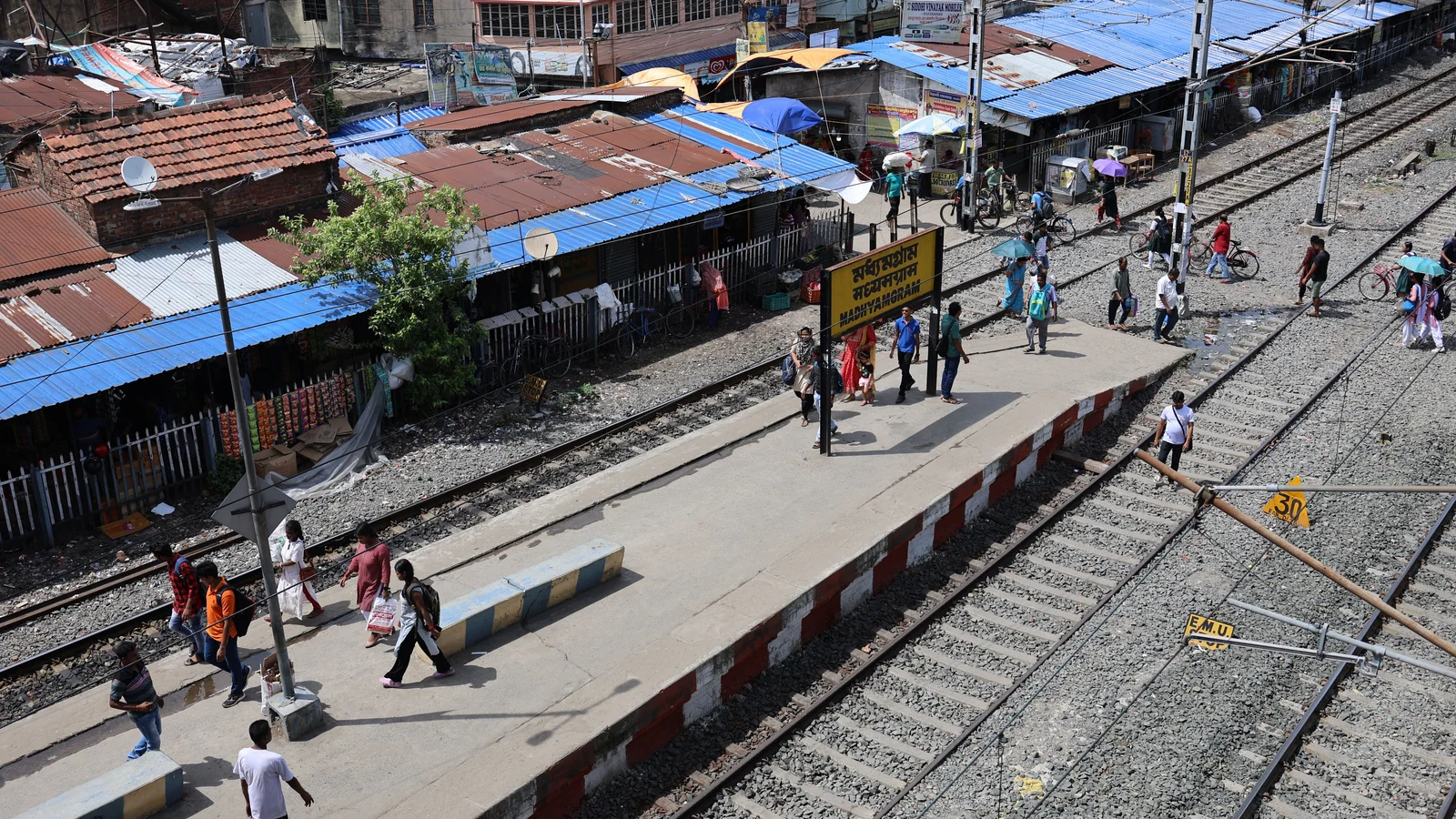 Local train and transport links serving Bangaon, Kolkata