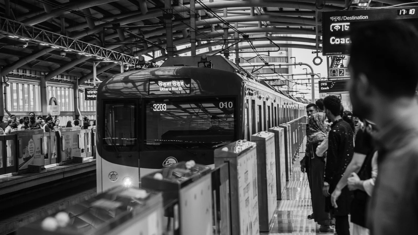 Local train and transport links serving Baruipara, Kolkata