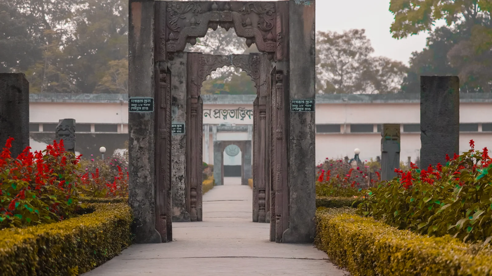 Neighbourhood park in Deshbandhu Park, Kolkata