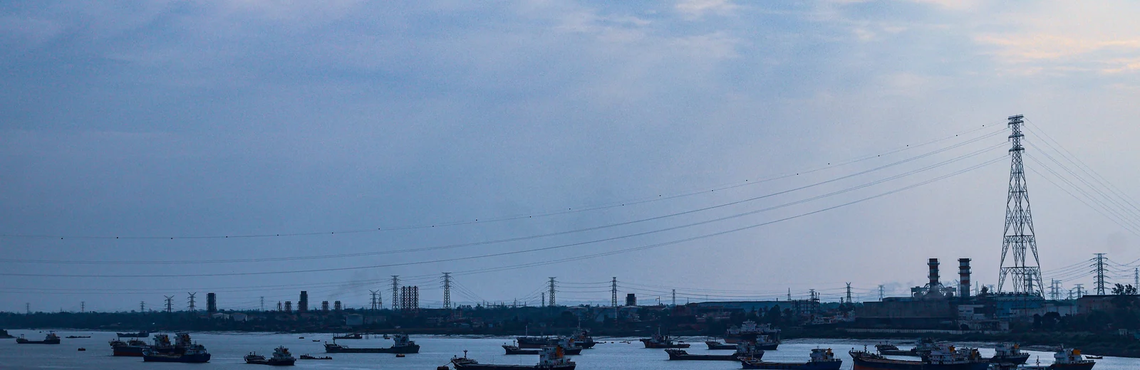 Skyline of Diamond Harbour Road, Kolkata at golden hour