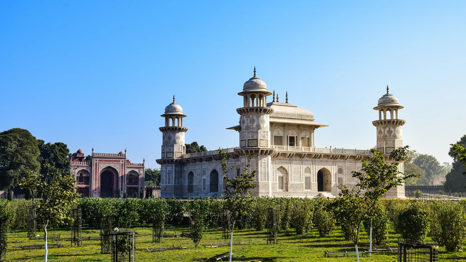 Neighbourhood park in Ahmamau, Lucknow