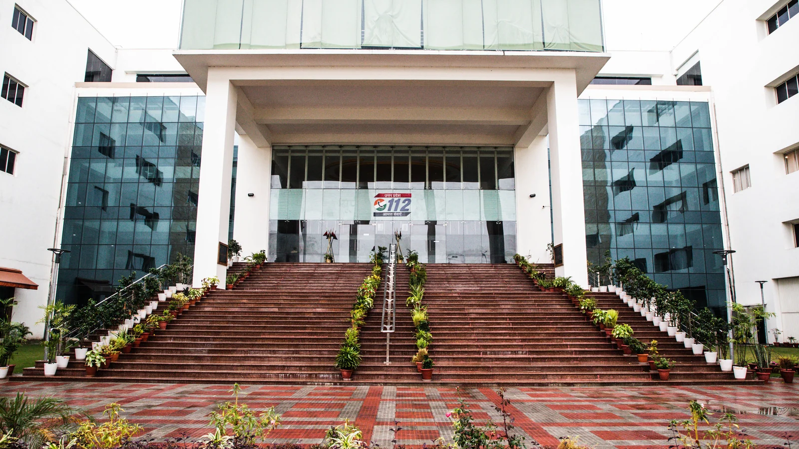 Local train and transport links serving Tantaha, Lucknow