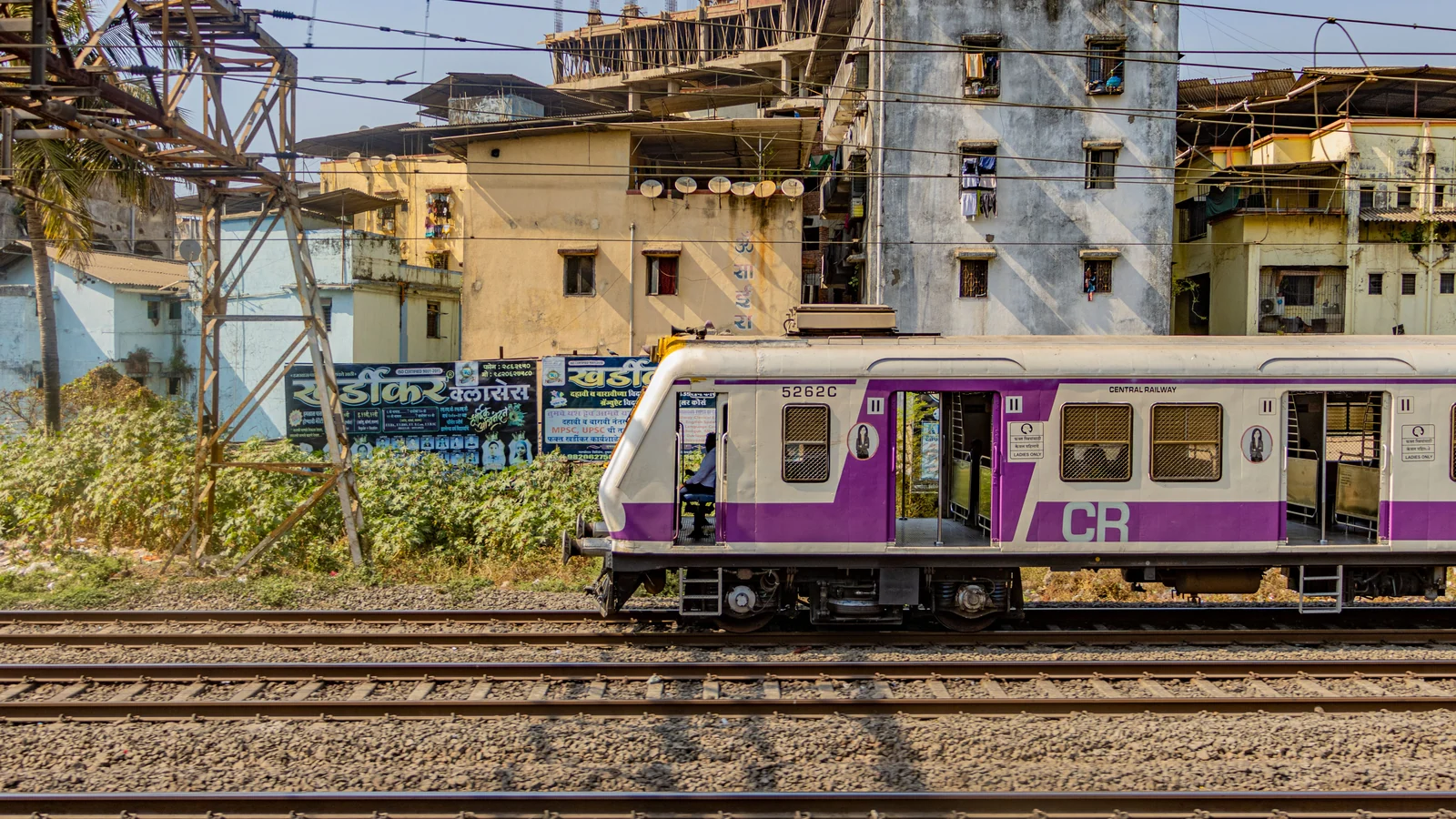 Local train and transport links serving Chembur, Mumbai