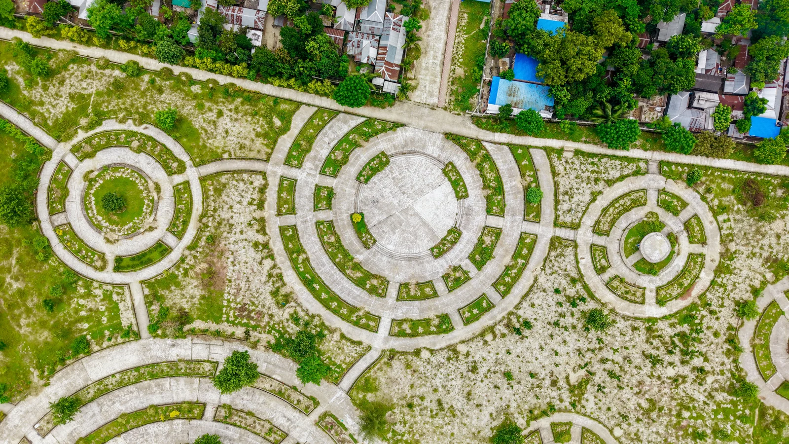 Neighbourhood park in Dadar East, Mumbai