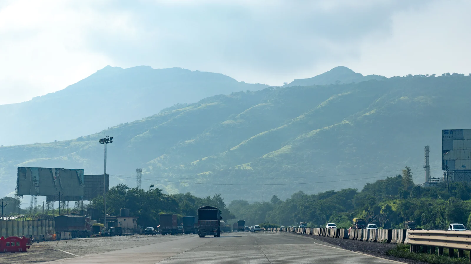 Local train and transport links serving Navy Nagar, Mumbai