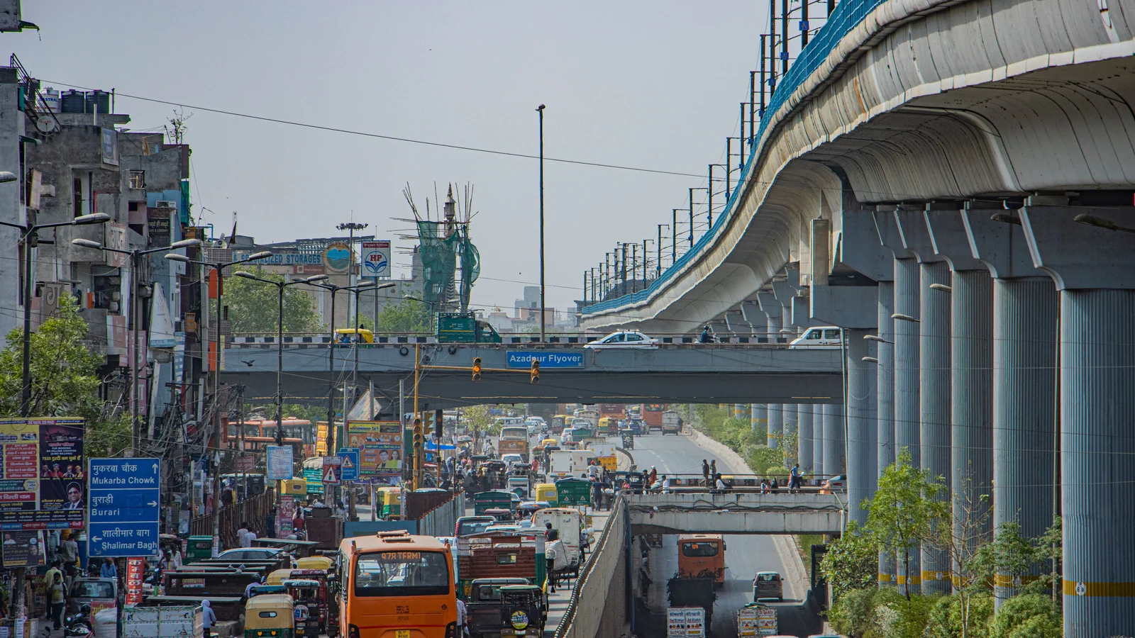 Local train and transport links serving Habibpur, Noida