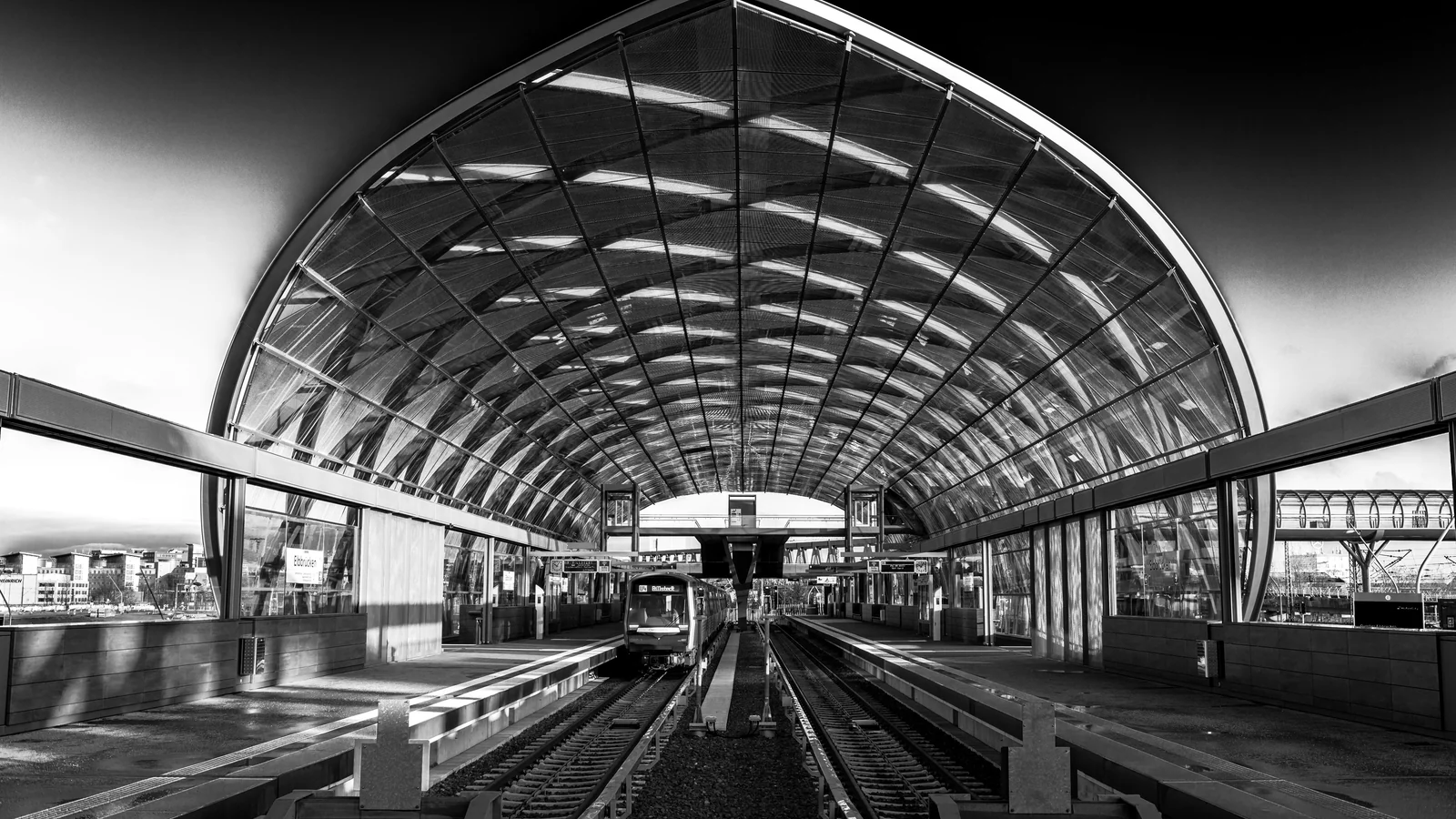 Local train and transport links serving Sector 15A, Noida