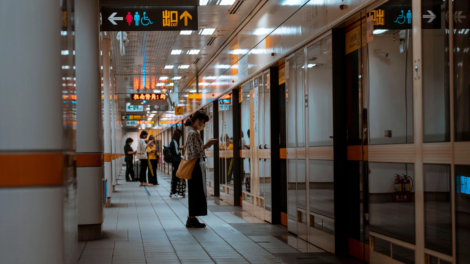 Local train and transport links serving Sector 163, Noida