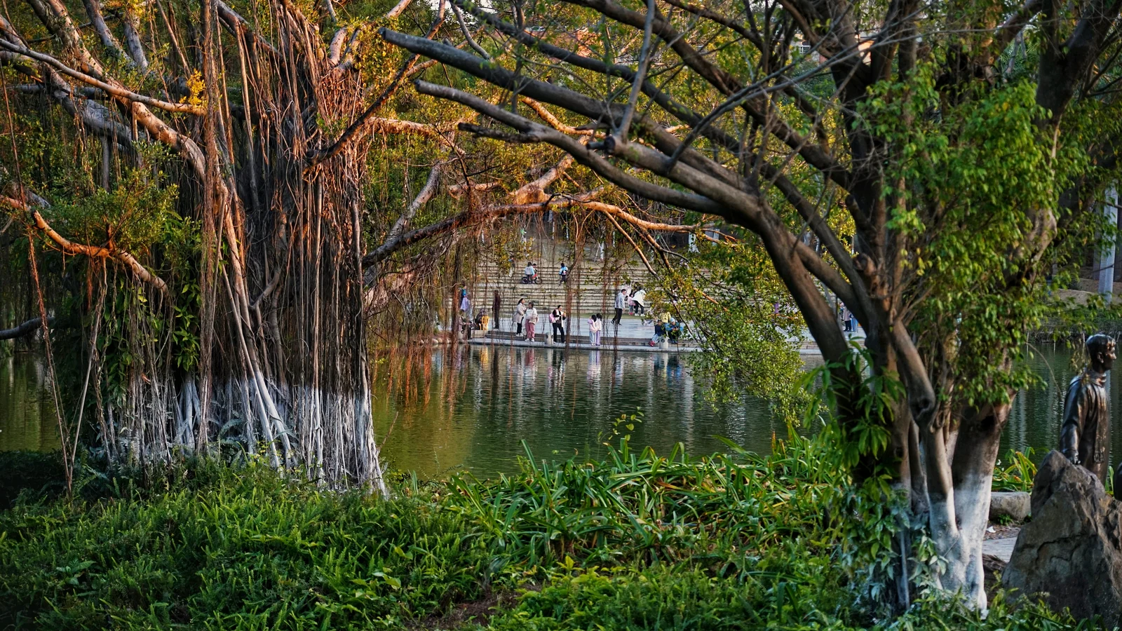 Neighbourhood park in Bund Garden, Pune