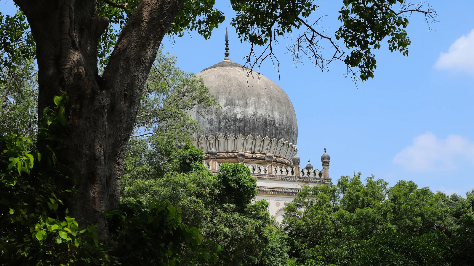 Neighbourhood park in Deccan Gymkhana, Pune