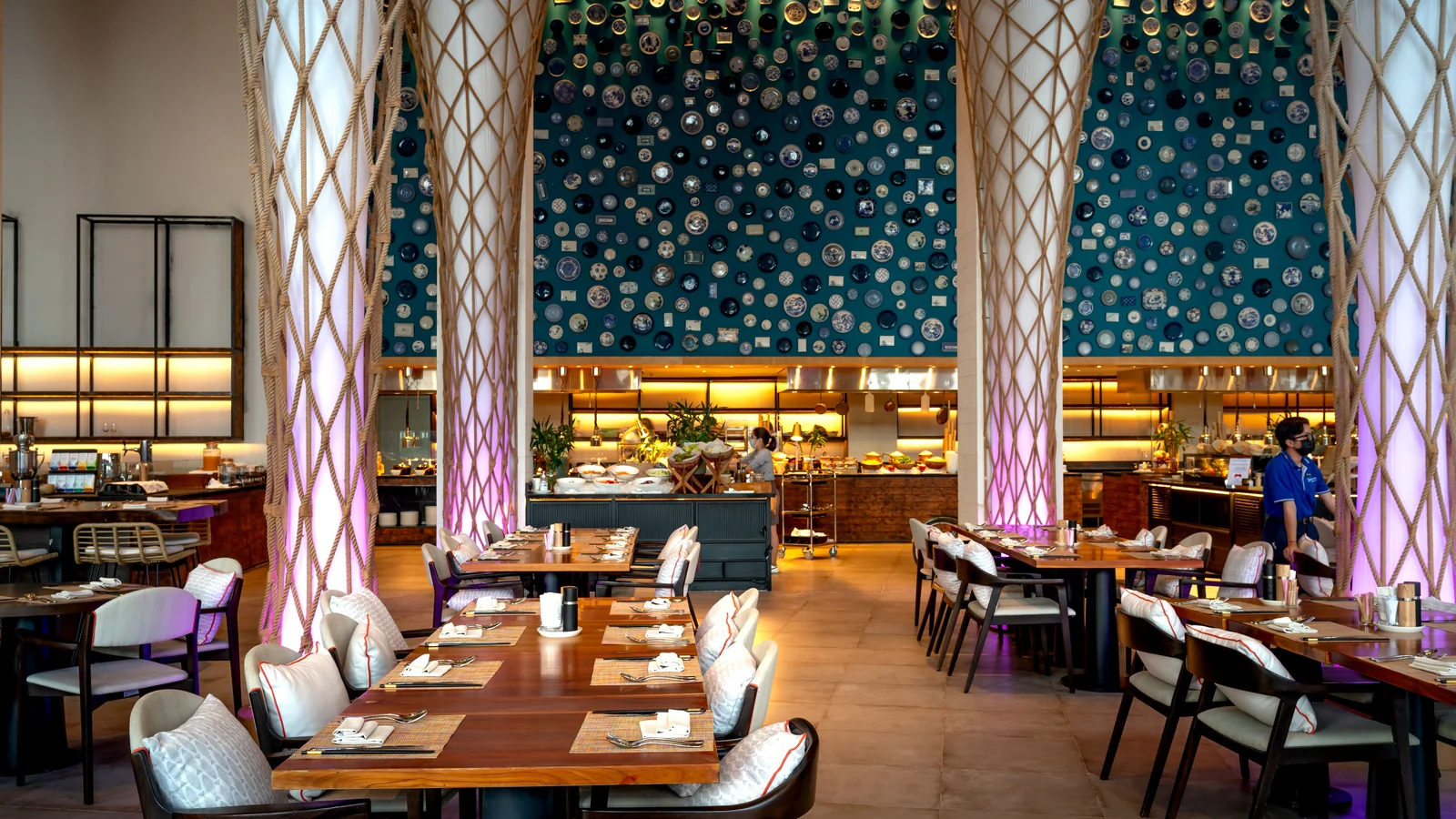 Street food and dining in Unn Town, Surat