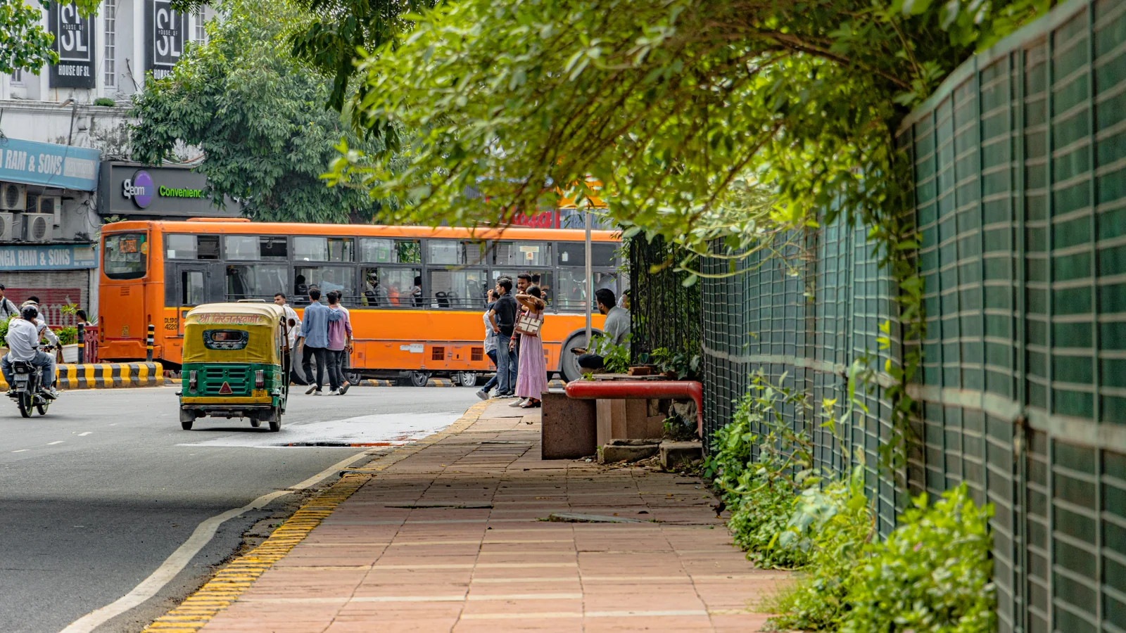 Local train and transport links serving Thane Belapur Road, Thane