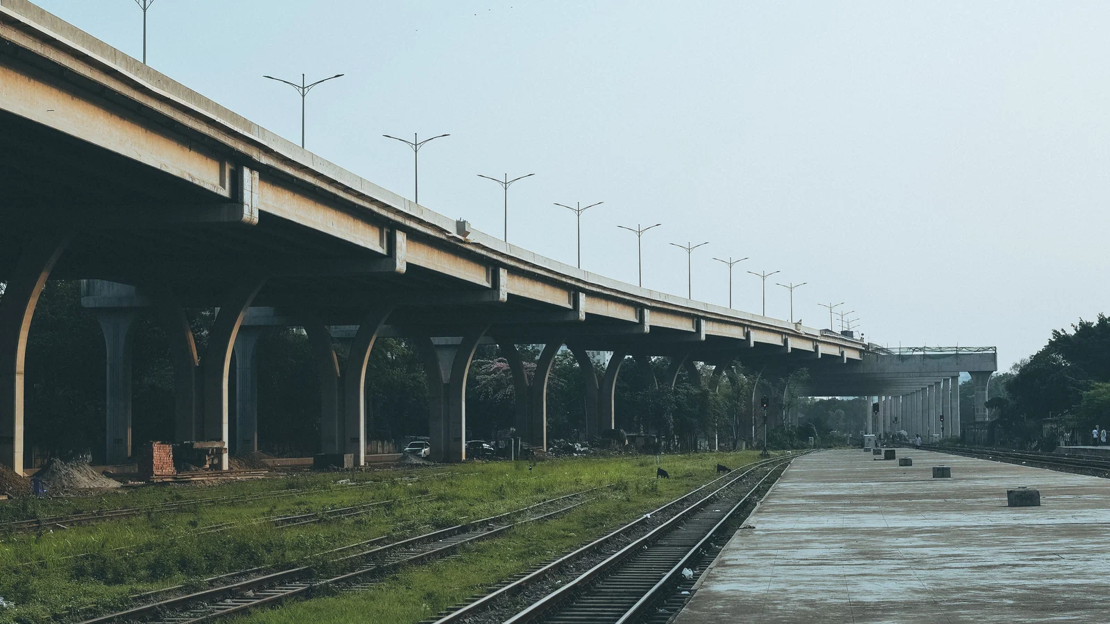 Local train and transport links serving Veer Savarkar Nagar, Thane