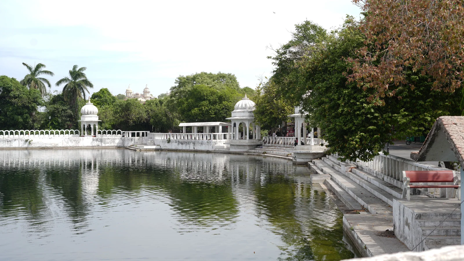 Local train and transport links serving Brahmanon Ki Madri, Udaipur