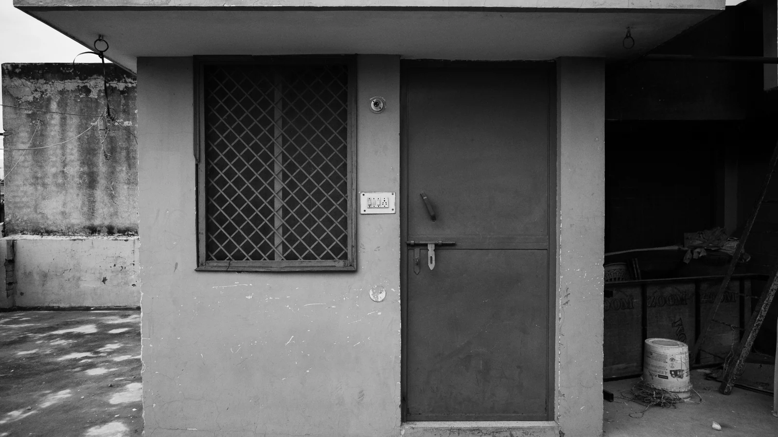 Local train and transport links serving Door Sanchar Colony, Udaipur