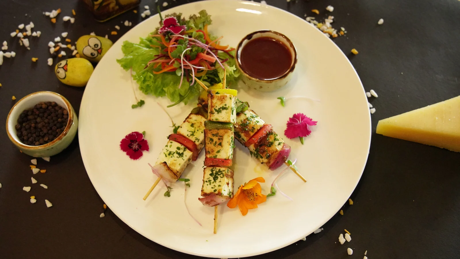 Street food and dining in Hathipole, Udaipur