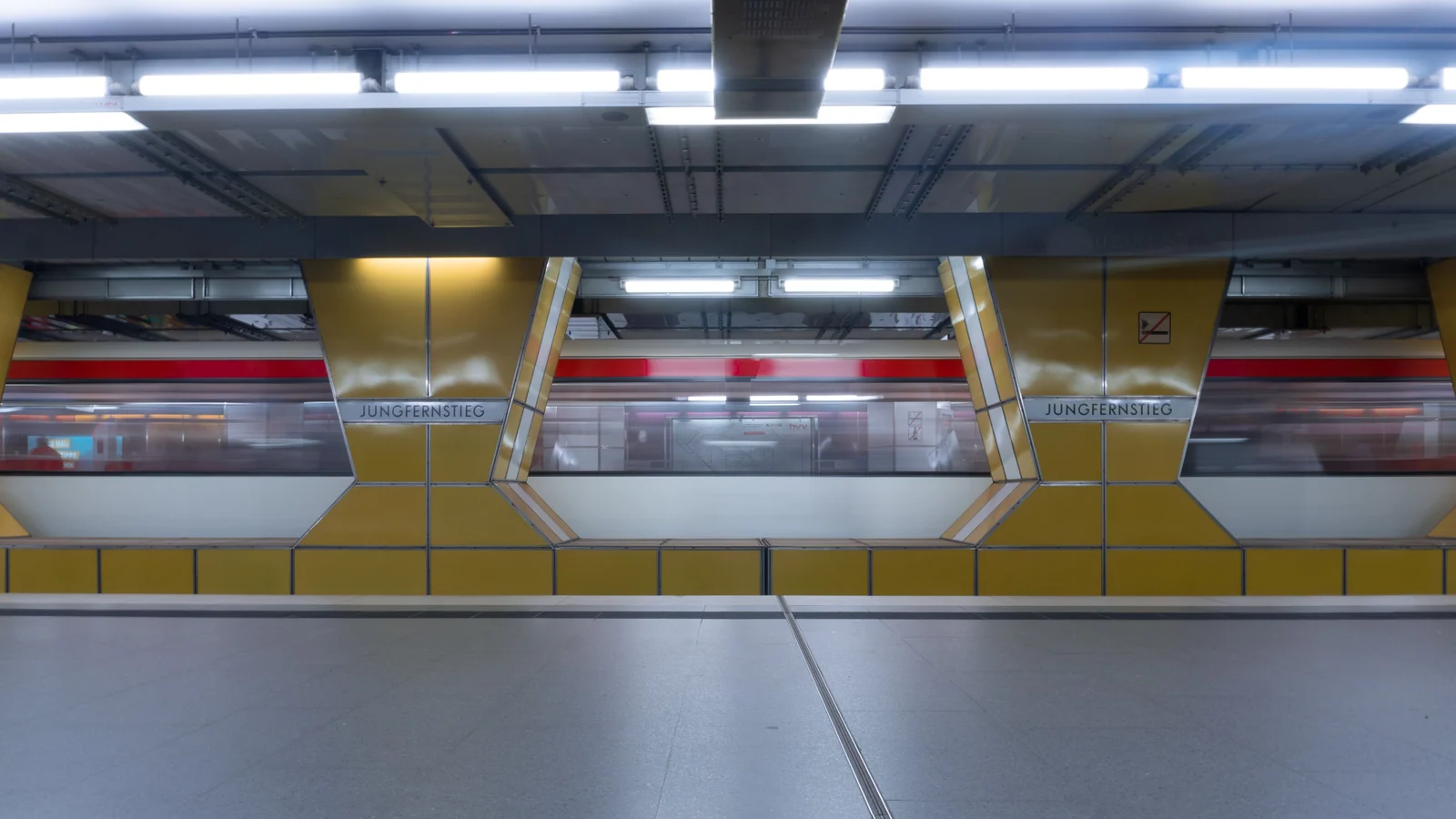 Local train and transport links serving Bhelupur, Varanasi